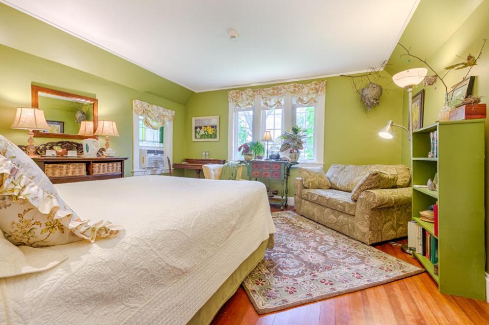 Howarth House Bed And Breakfast Fitchburg Exterior foto
