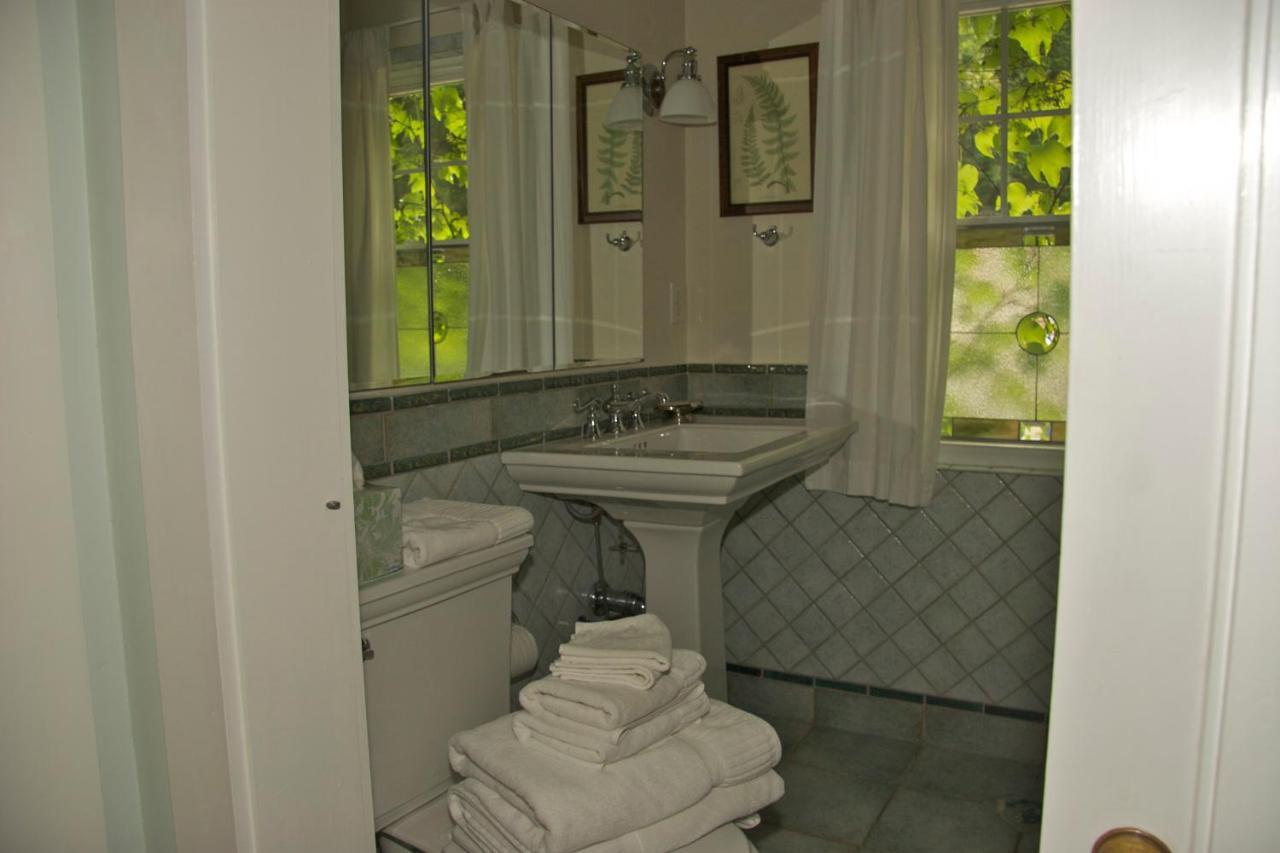 Howarth House Bed And Breakfast Fitchburg Exterior foto